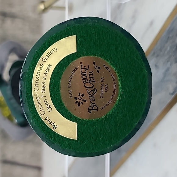 Byers' Choice Caroler 2004 Christmas Traditions Man with Christmas Crackers - Picture 15 of 17